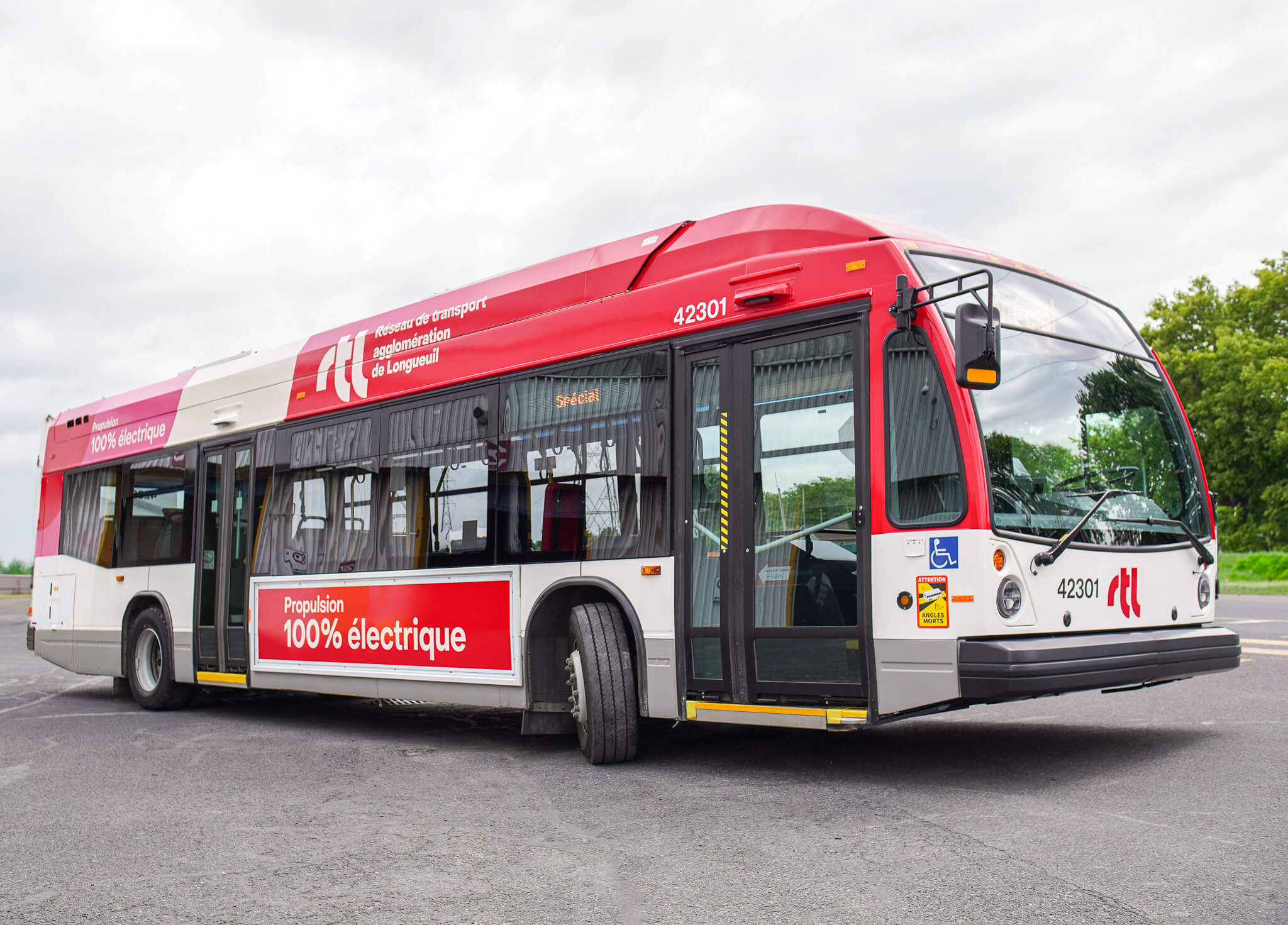 Nouveau bus électrique du RTL habillé des nouvelles couleurs de l’image de marque